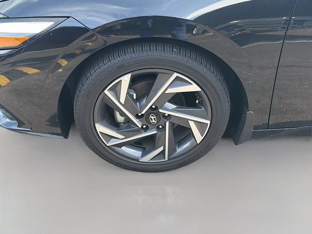 Certified 2025 Hyundai Elantra SEL FWD image 31