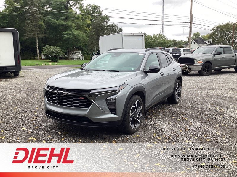 Used 2025 Chevrolet Trax RS w/ Driver Confidence Package FWD image 3