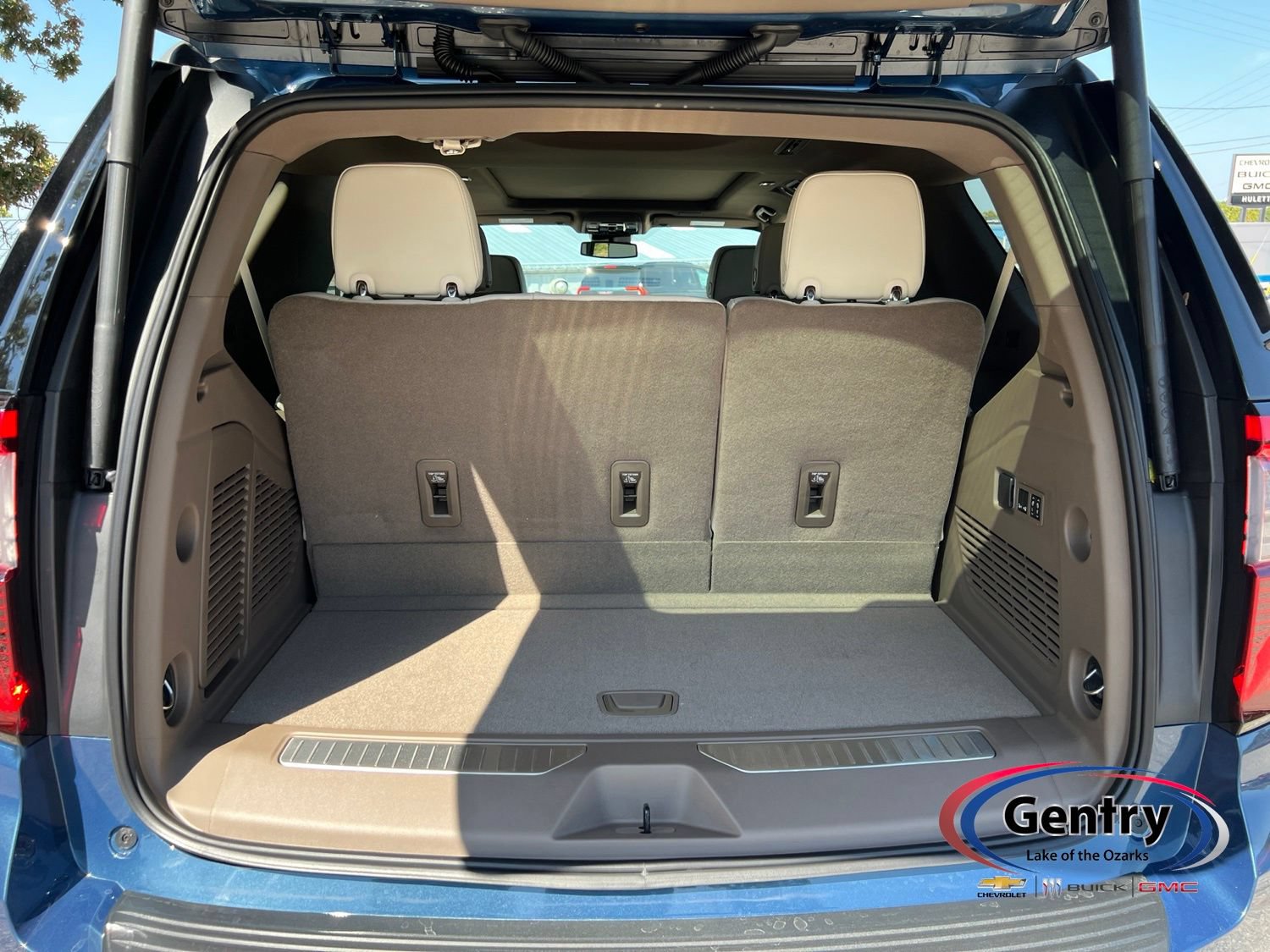 New 2026 GMC Yukon Denali w/ Sun & Power Step Package AWD/4WD image 12