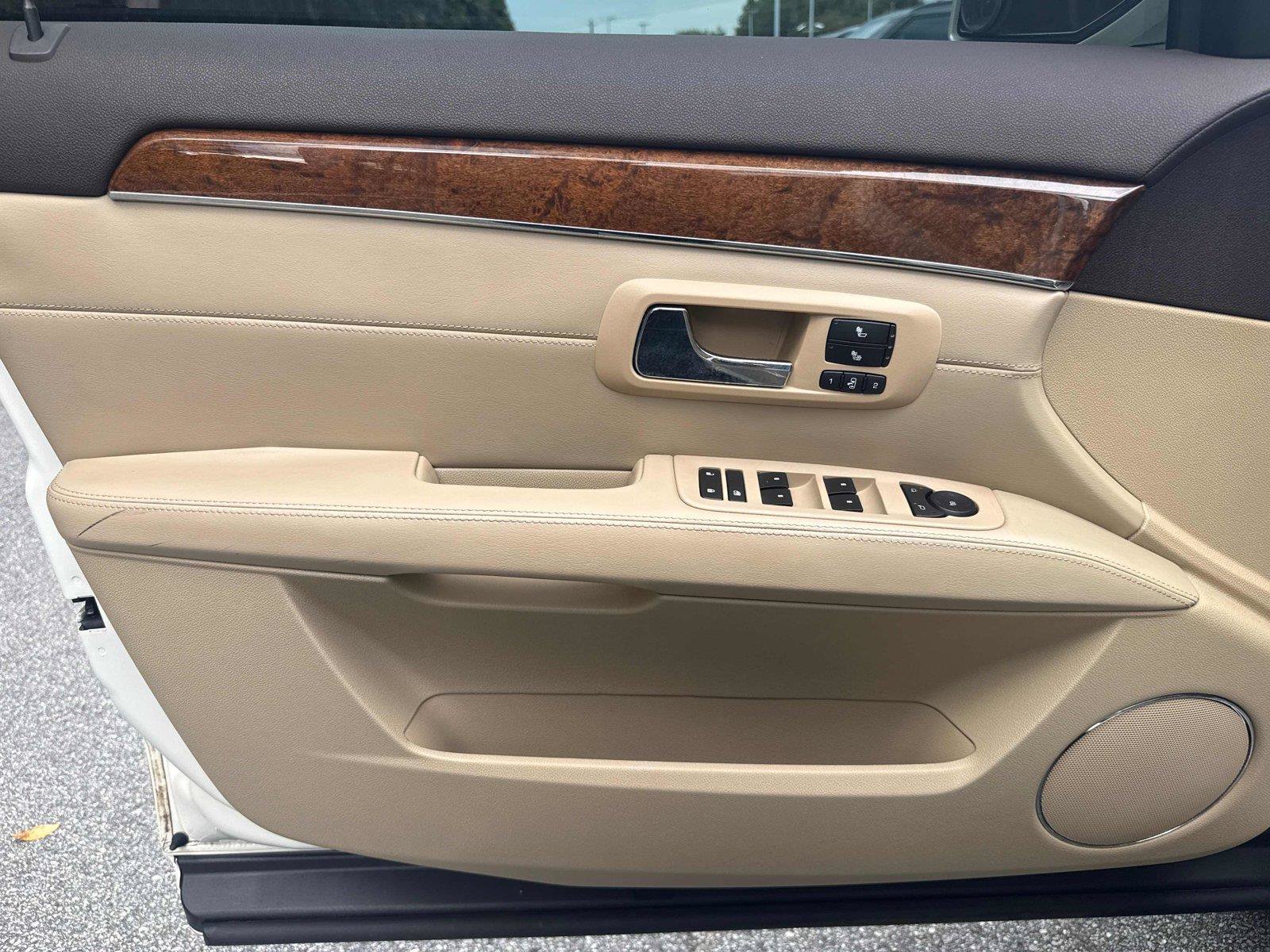 Used 2009 Cadillac SRX AWD w/ Third Row Seating Package image 10