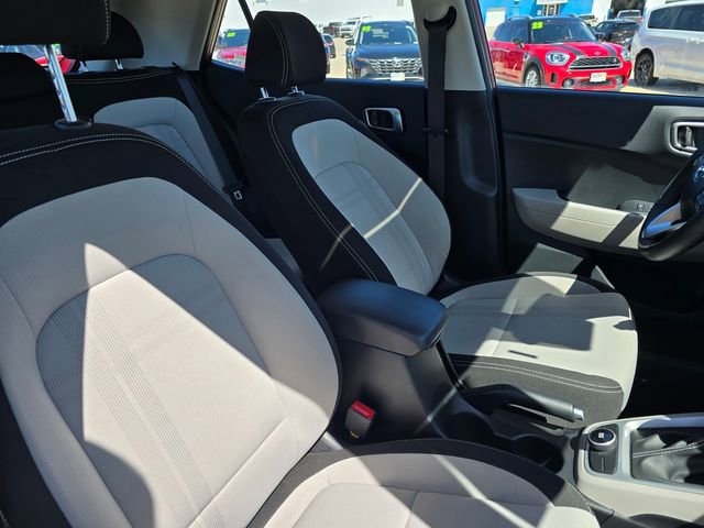 Used 2025 Hyundai Venue SEL FWD image 18