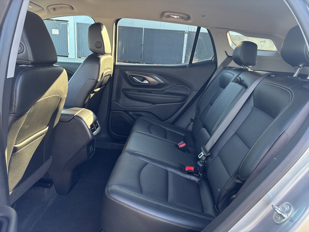 Used 2024 GMC Terrain SLT image 12