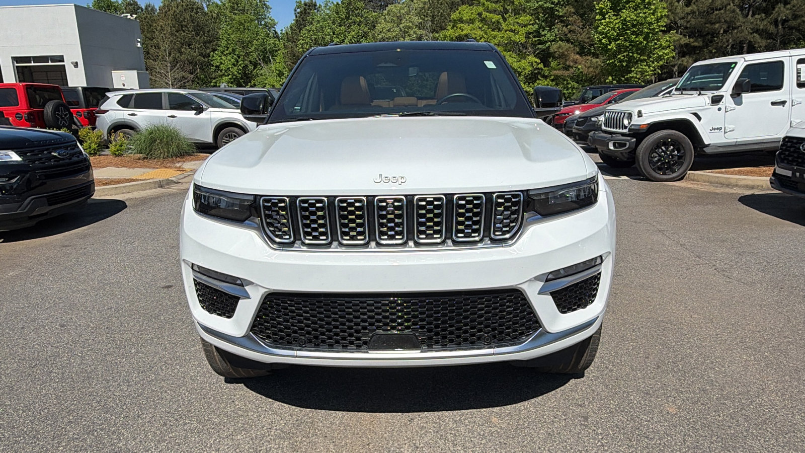 Used 2024 Jeep Grand Cherokee Summit AWD/4WD image 3
