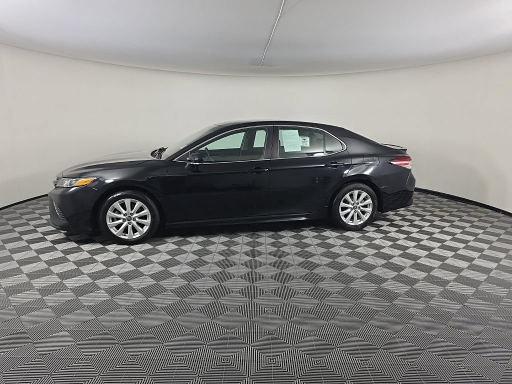 Used 2020 Toyota Camry SE FWD image 2