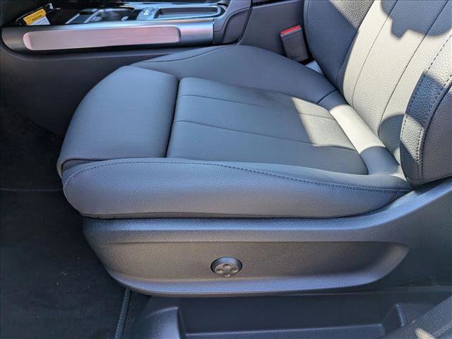 New 2026 Mercedes-Benz GLB 250 image 4