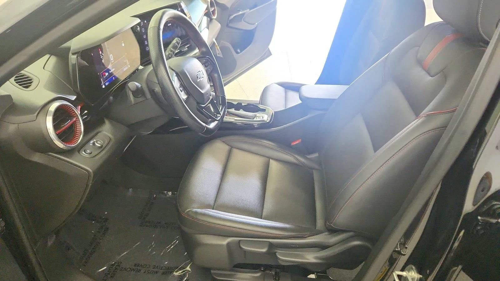 Used 2024 Chevrolet Trax RS w/ Sunroof Package FWD image 15