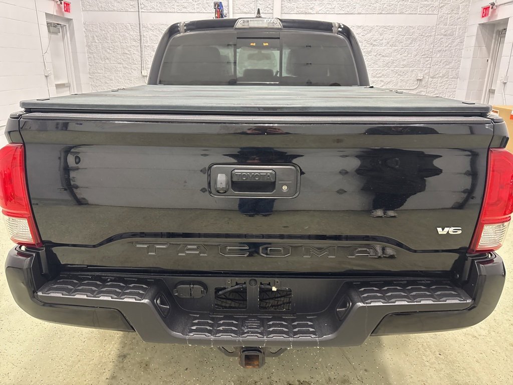 Used 2017 Toyota Tacoma TRD Sport w/ Tow Package image 4