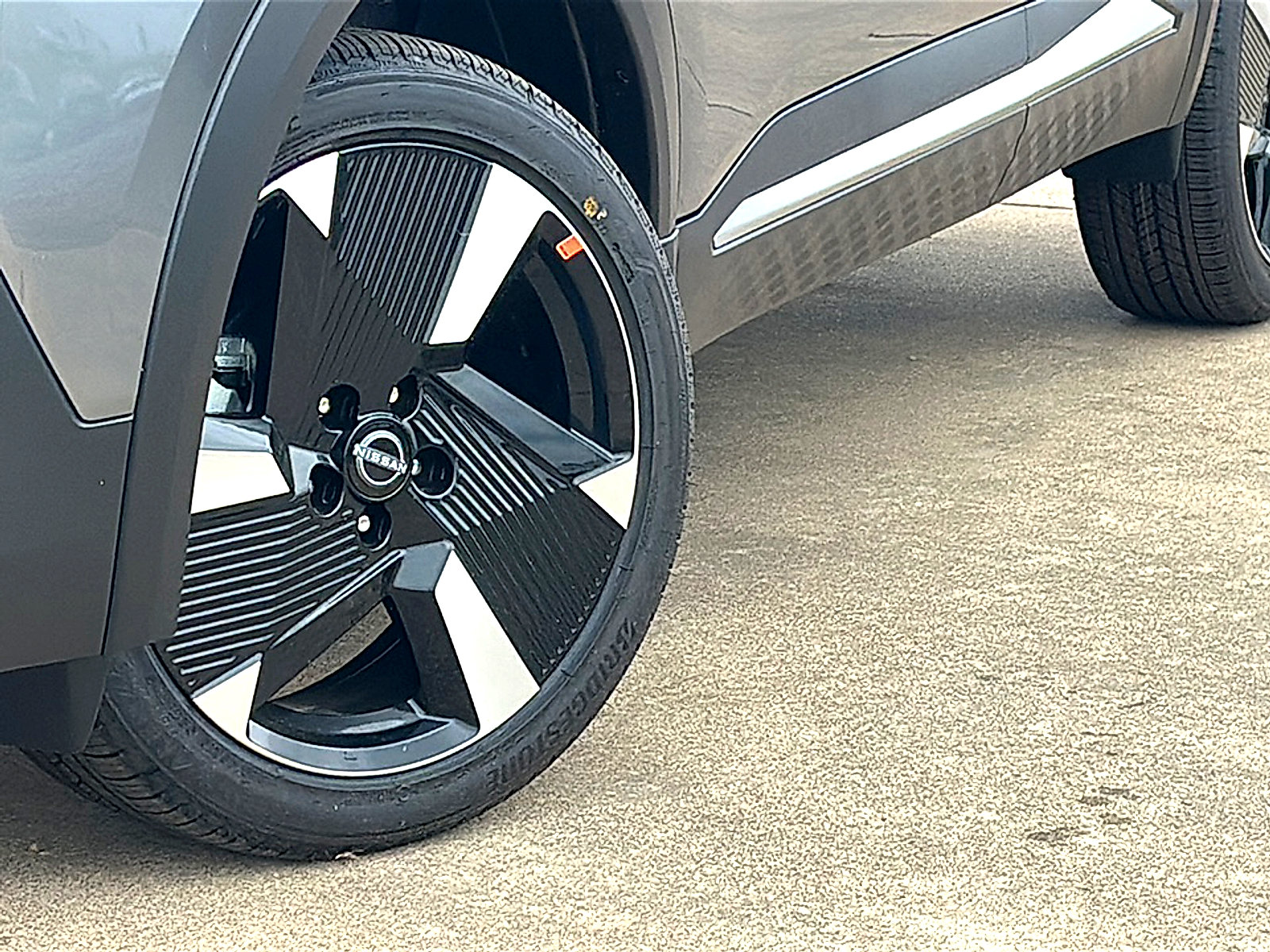New 2026 Nissan Kicks SR w/ SR Premium Package FWD image 3
