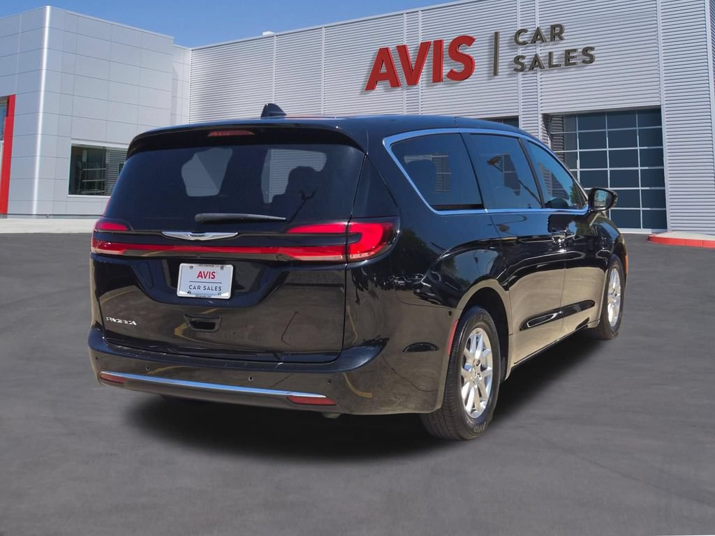 Used 2025 Chrysler Pacifica Select FWD image 6