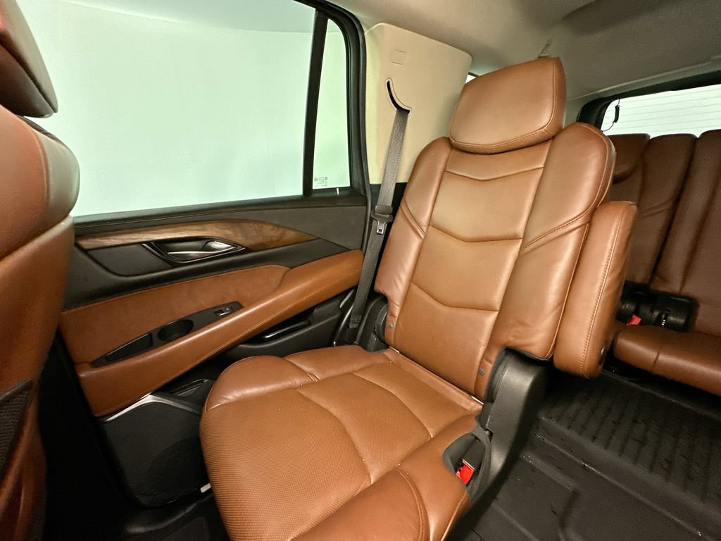 Used 2020 Cadillac Escalade Premium Luxury AWD/4WD image 12
