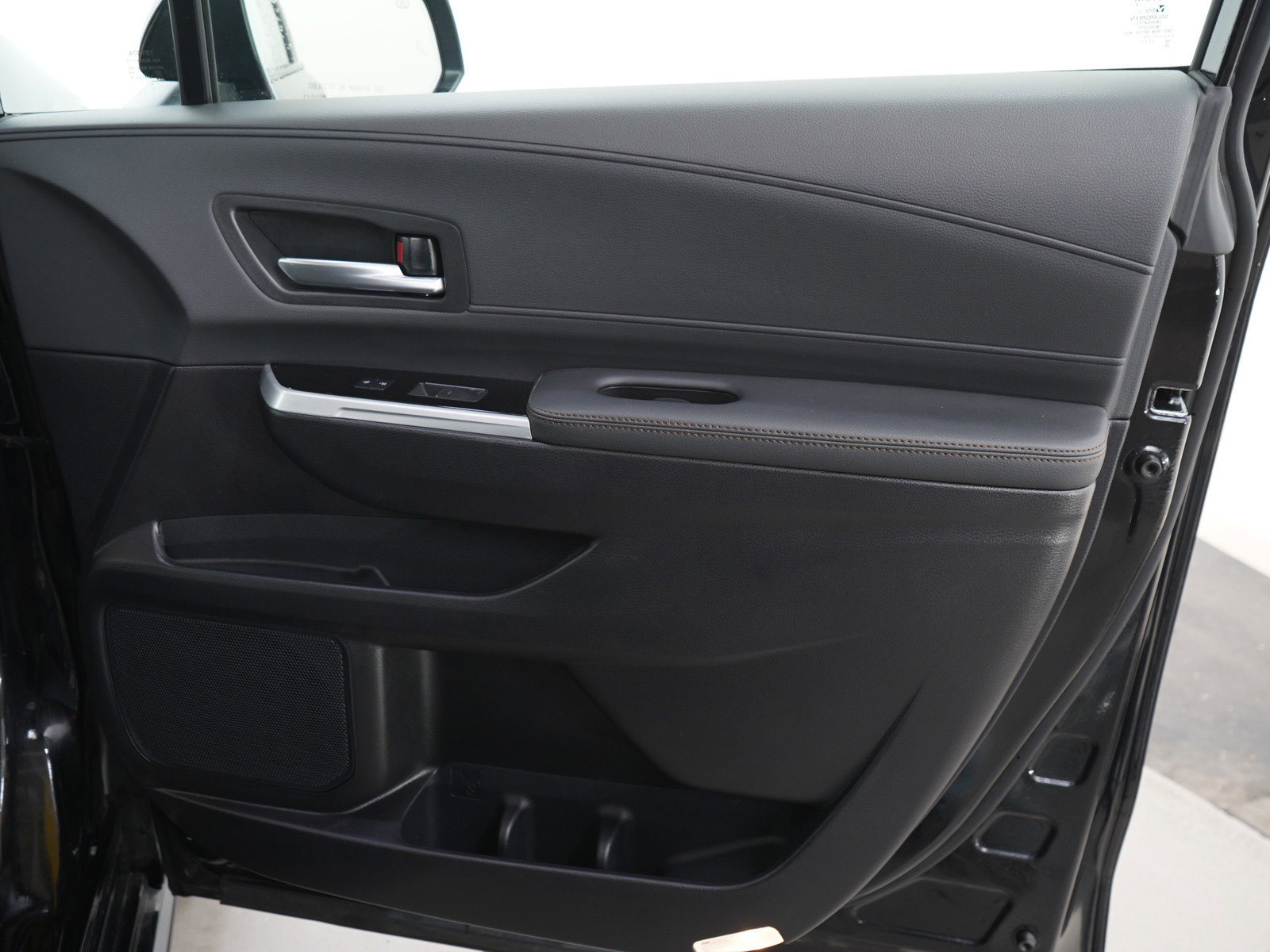 Used 2025 Toyota Sienna Limited image 13