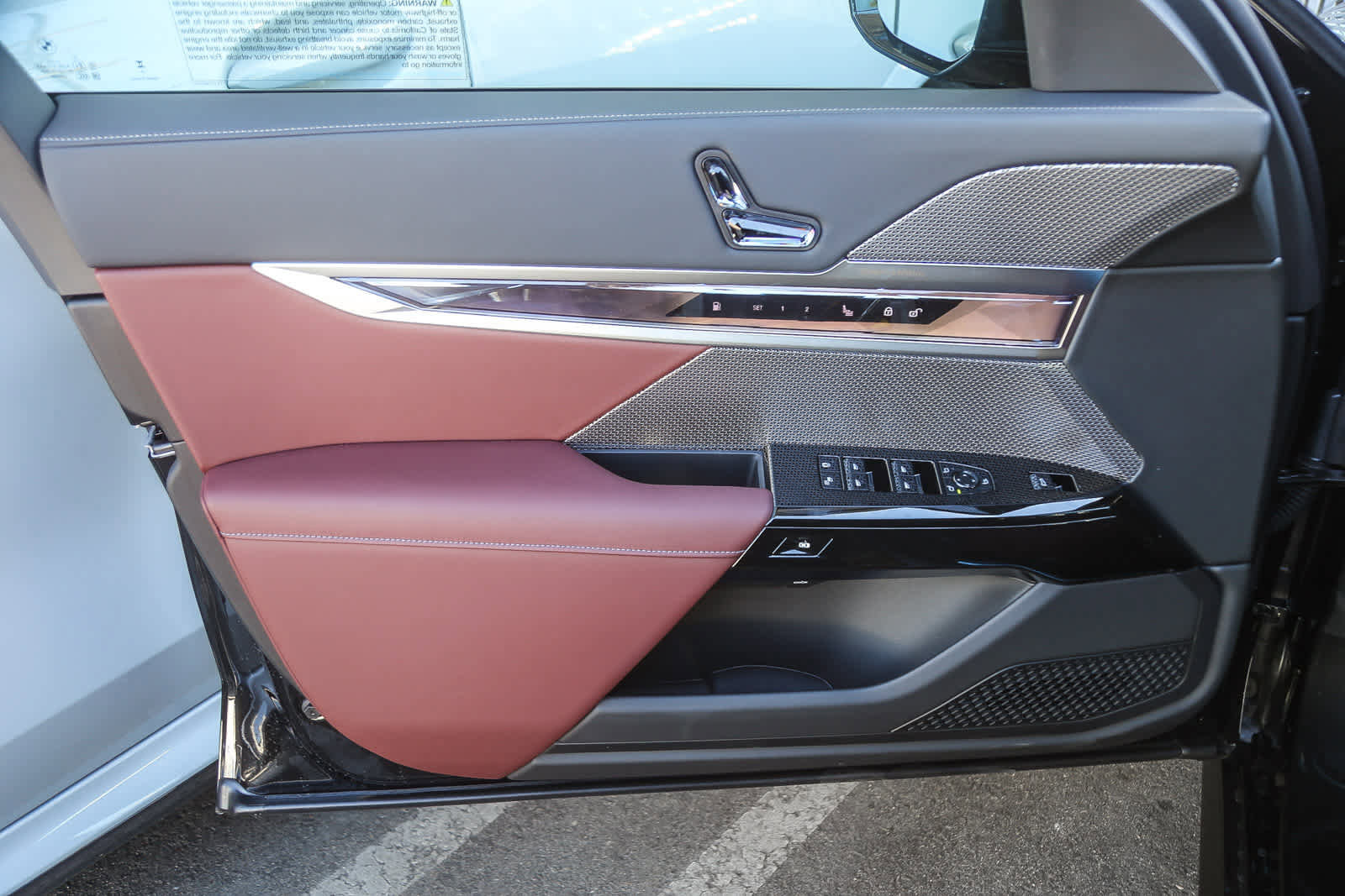 Used 2026 BMW 750e xDrive 750e xDrive w/ Premium Package image 17