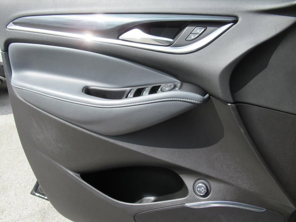 Used 2019 Buick Enclave Essence w/ LPO, Sport Appearance Package image 21