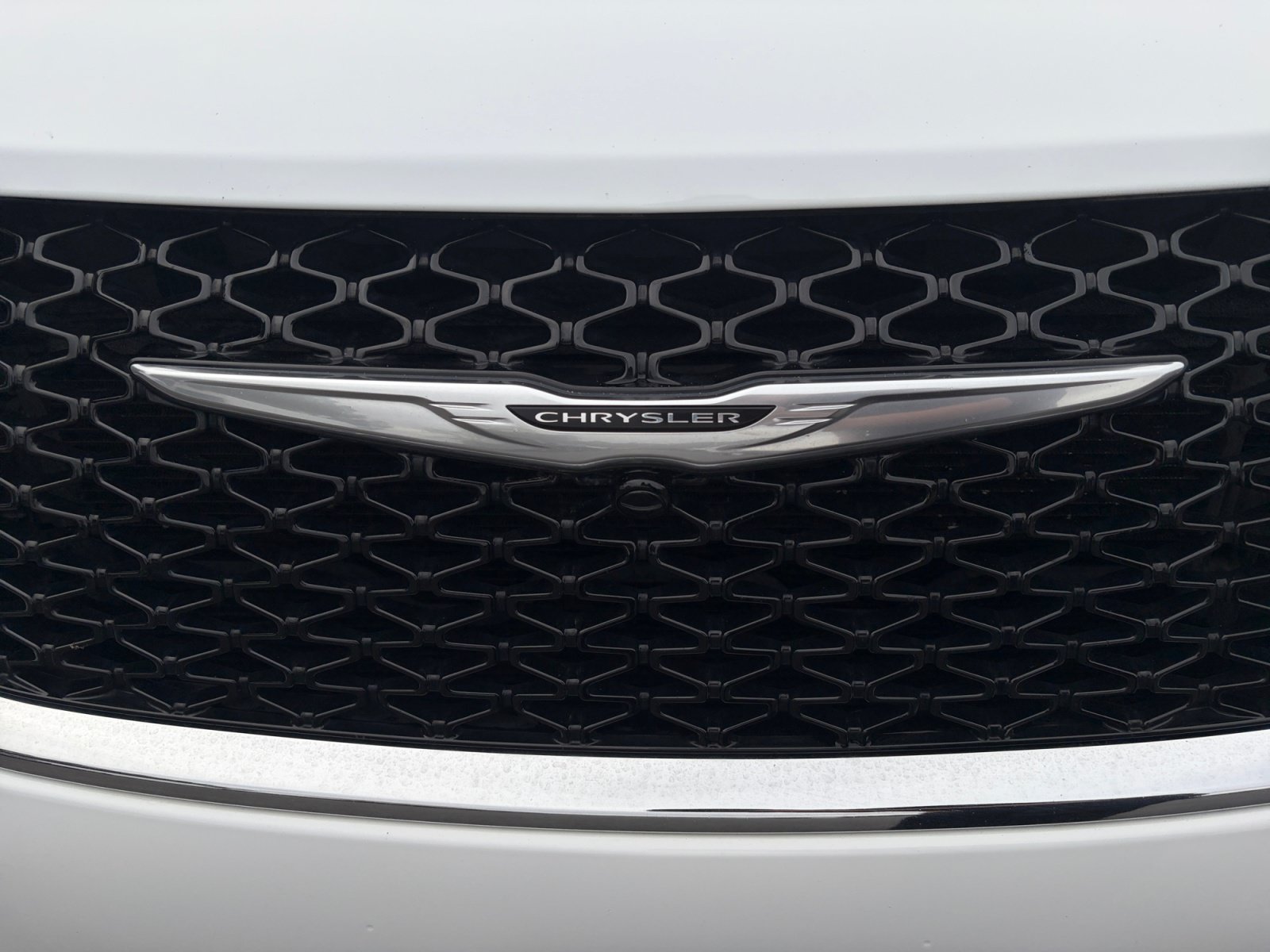 Used 2022 Chrysler Pacifica Touring-L FWD image 23