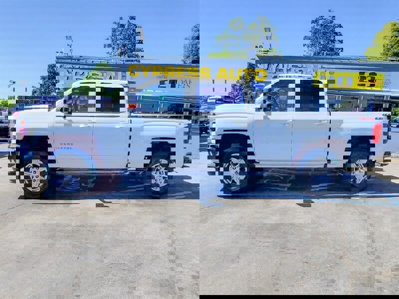 Used 2018 Chevrolet Silverado 1500 LT w/ All Star Edition image 2