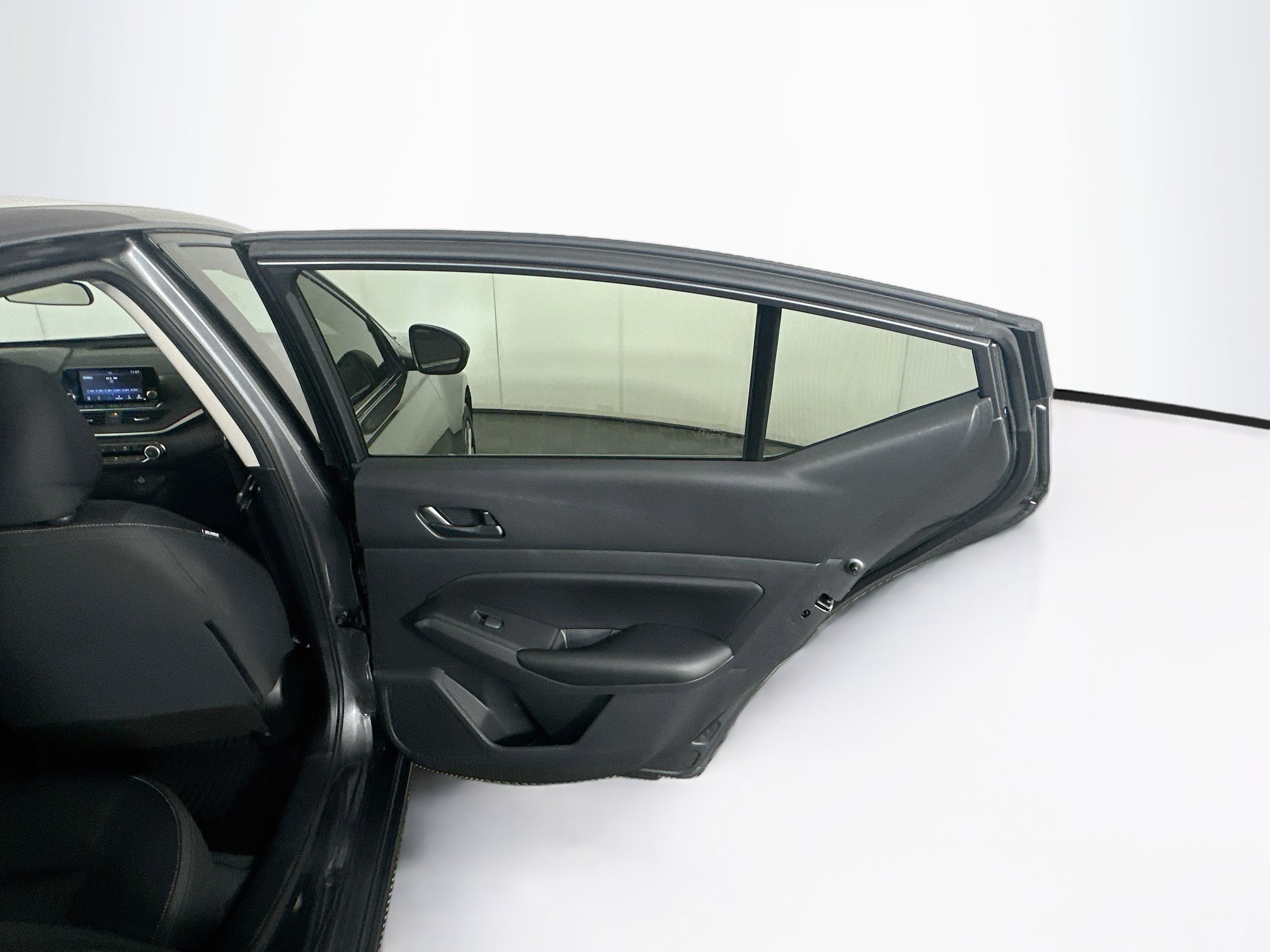 Used 2024 Nissan Altima 2.5 S FWD image 28