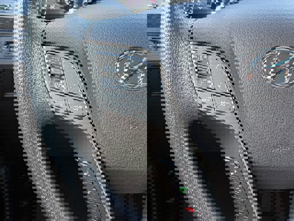 Used 2018 Hyundai Santa Fe SE image 19