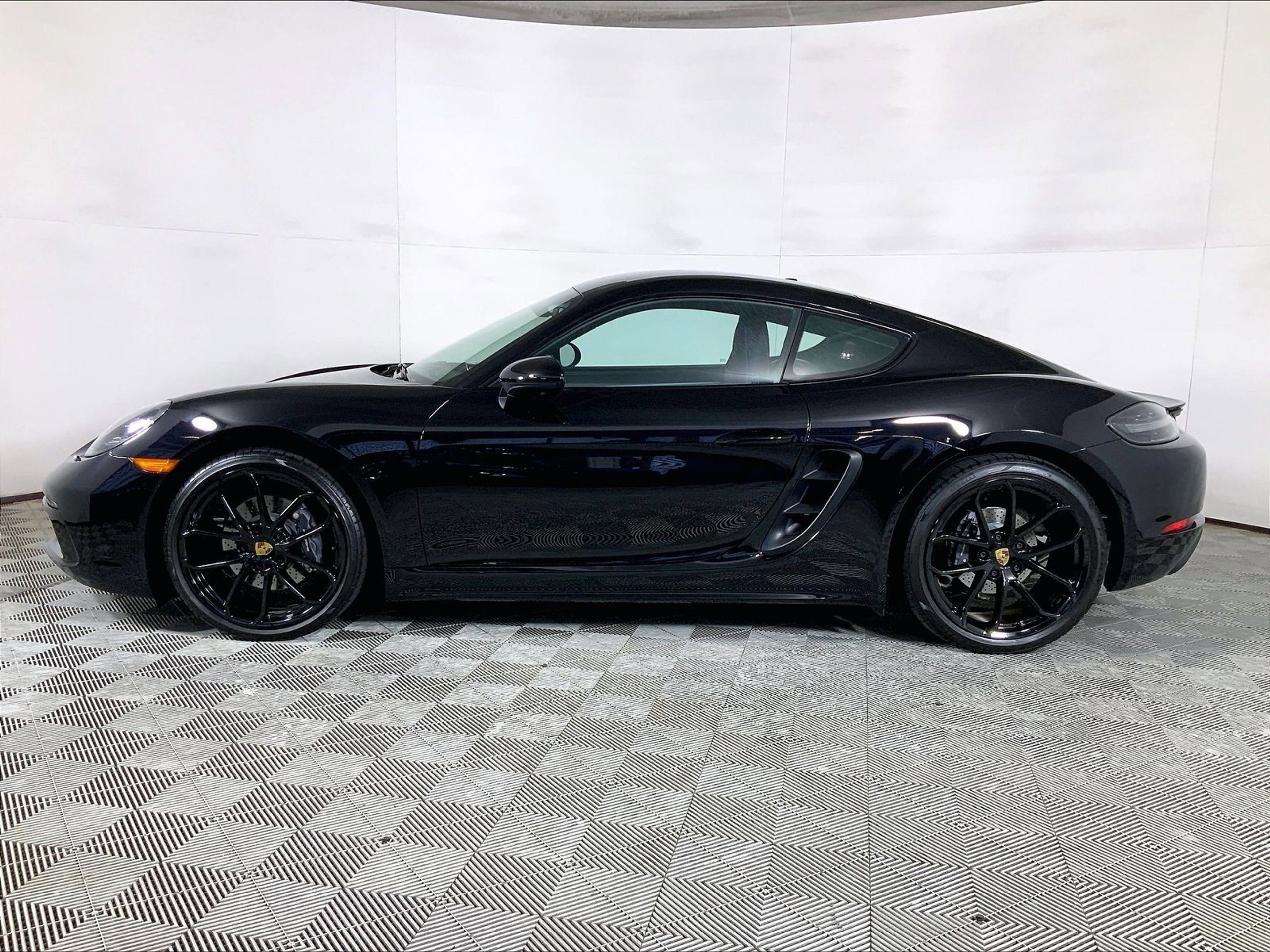 Certified 2025 Porsche 718 Cayman RWD image 2