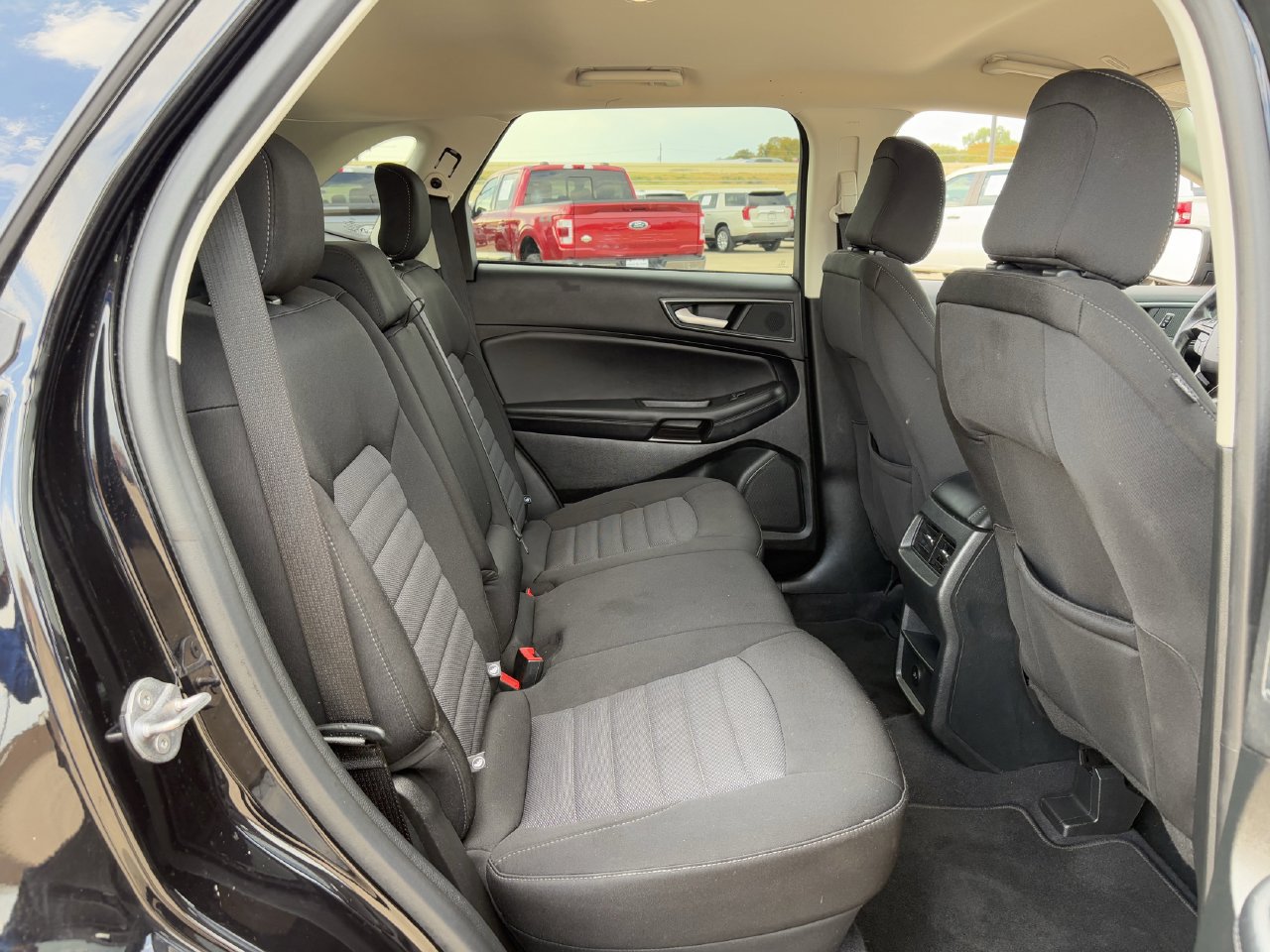 Used 2024 Ford Edge SE w/ Black Appearance Package AWD/4WD image 30