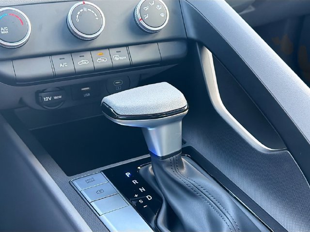 Certified 2026 Hyundai Elantra SE FWD image 17