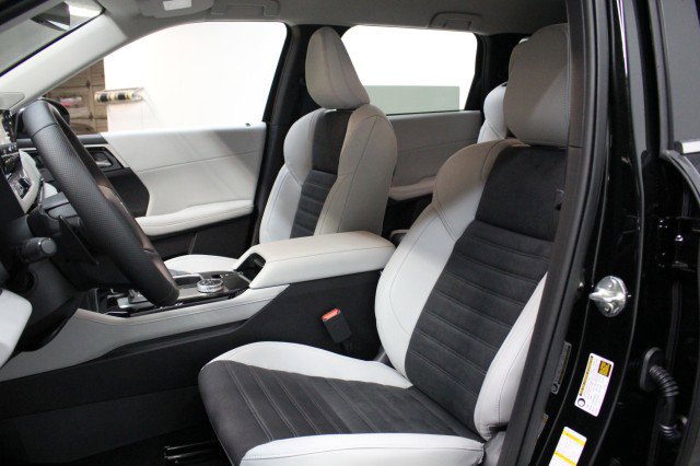 New 2025 Mitsubishi Outlander SE image 7