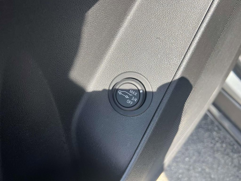 Used 2023 Chevrolet Equinox RS AWD/4WD image 17