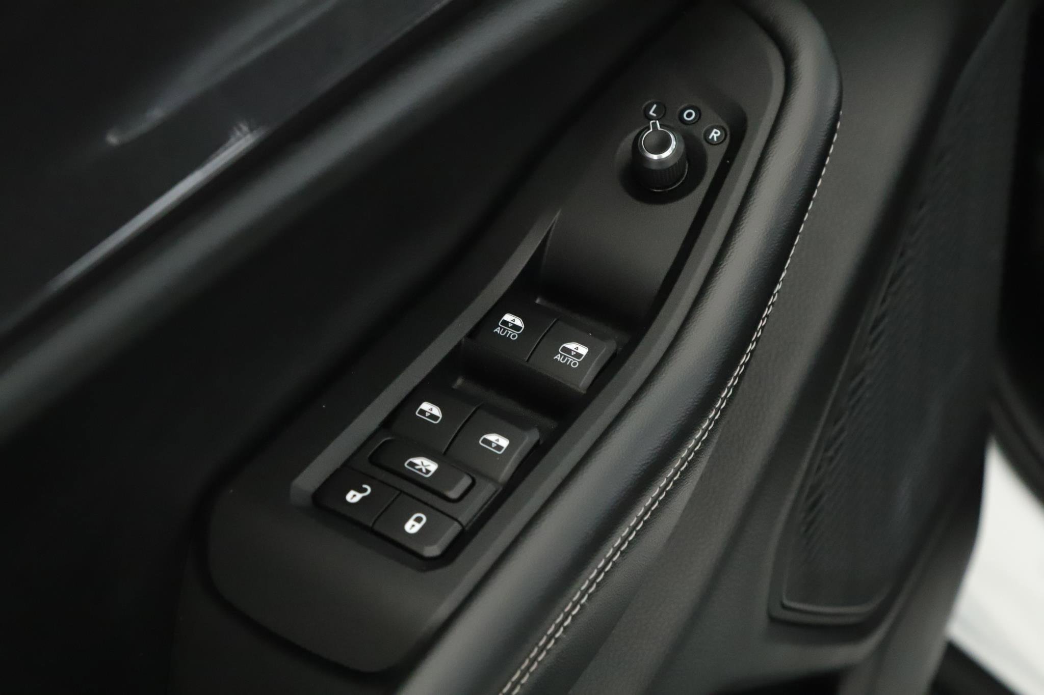 Used 2023 Jeep Grand Cherokee Altitude image 7