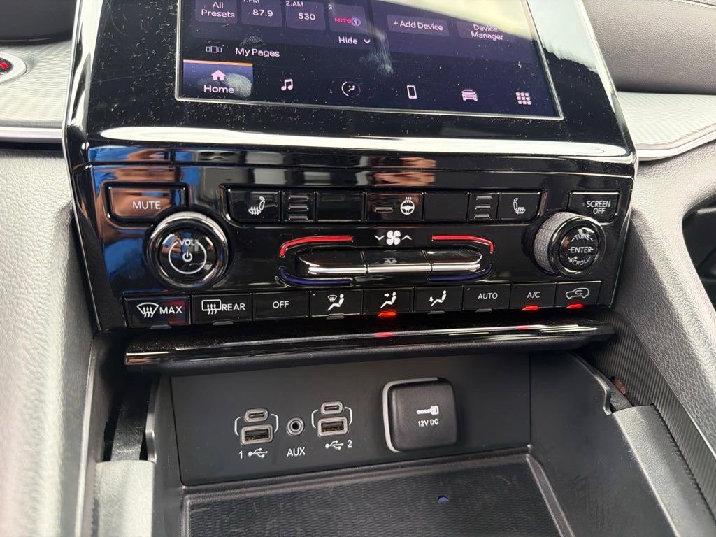 Used 2025 Jeep Grand Cherokee Laredo X w/ Luxury Tech Group I AWD/4WD image 18