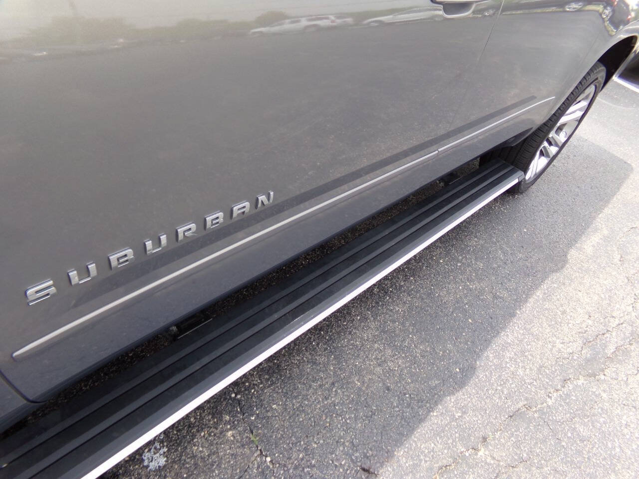 Used 2019 Chevrolet Suburban Premier w/ Premier Plus Edition AWD/4WD image 46