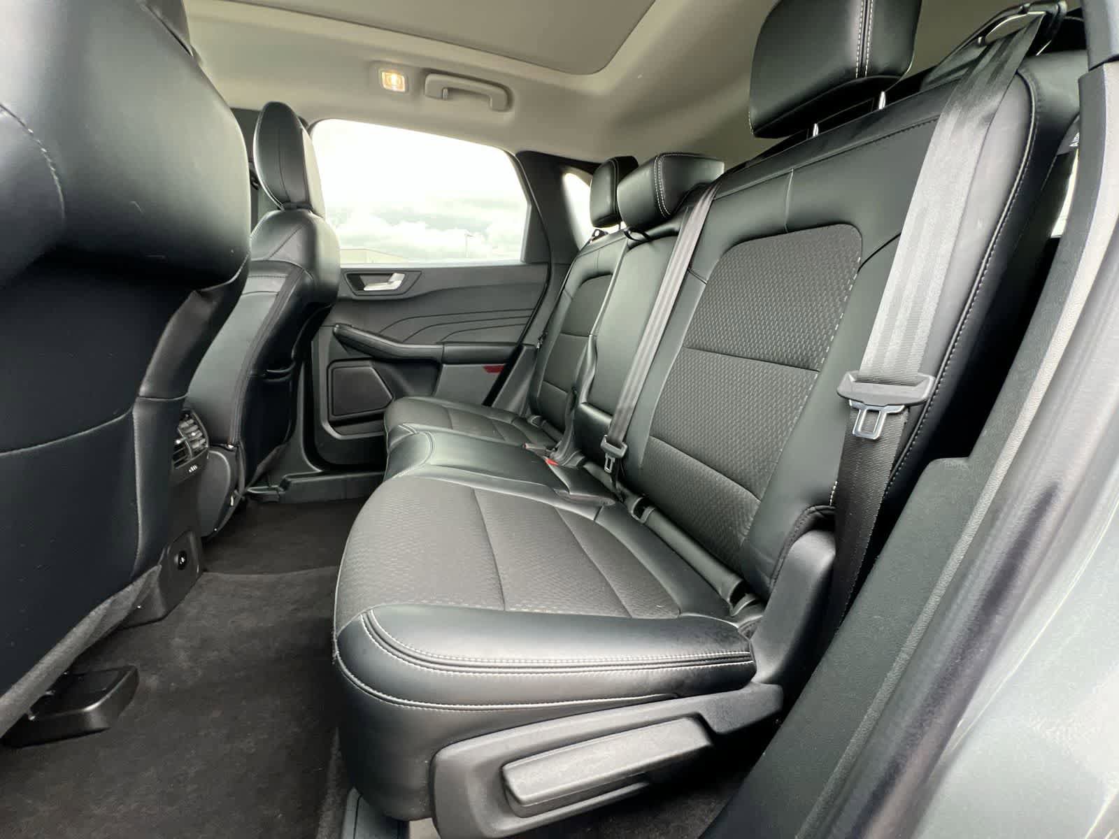 Used 2025 Ford Escape SE w/ Class II Trailer Tow Package FWD image 19