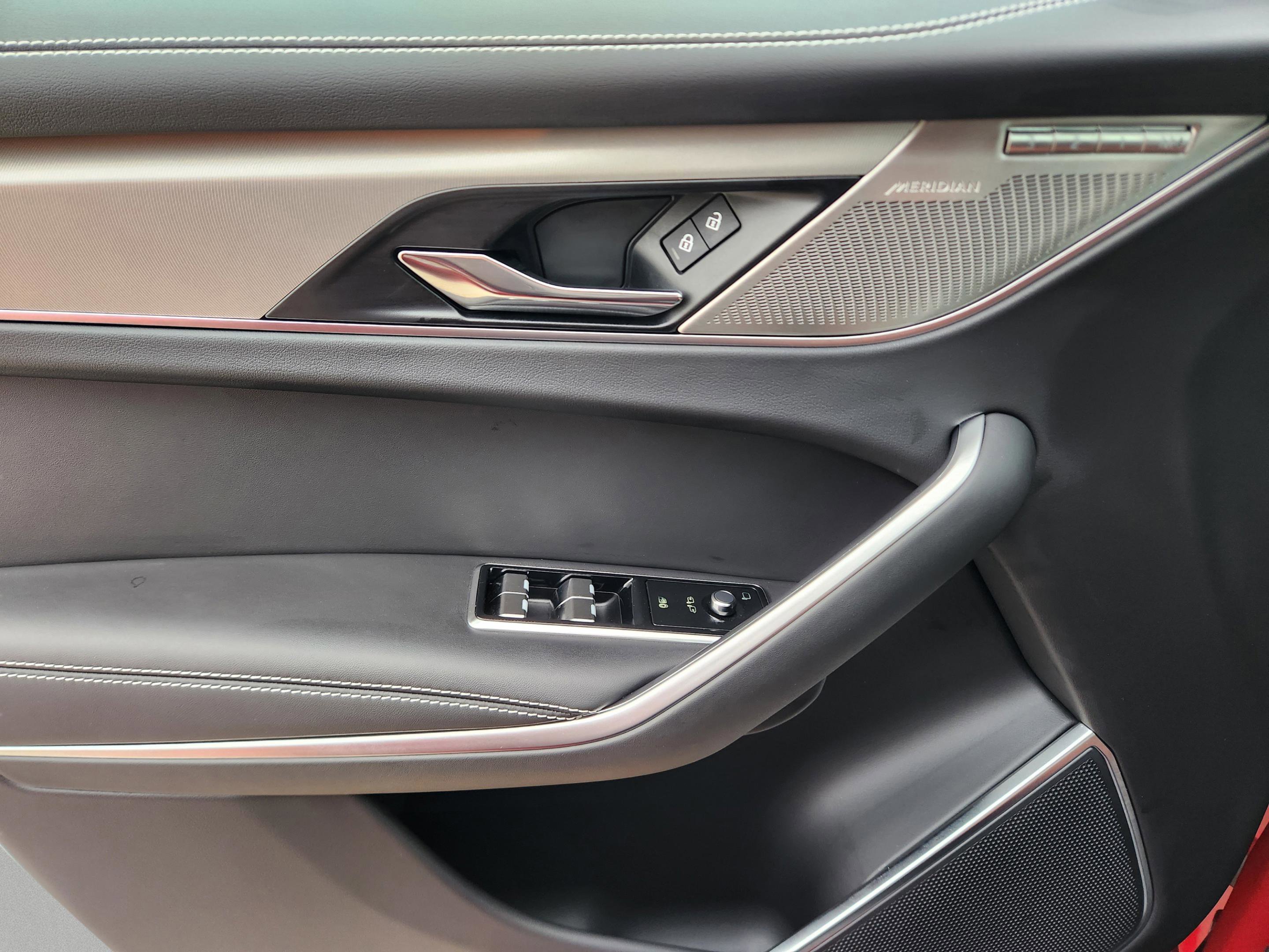 Certified 2026 Jaguar F-PACE R-Dynamic S AWD/4WD image 19