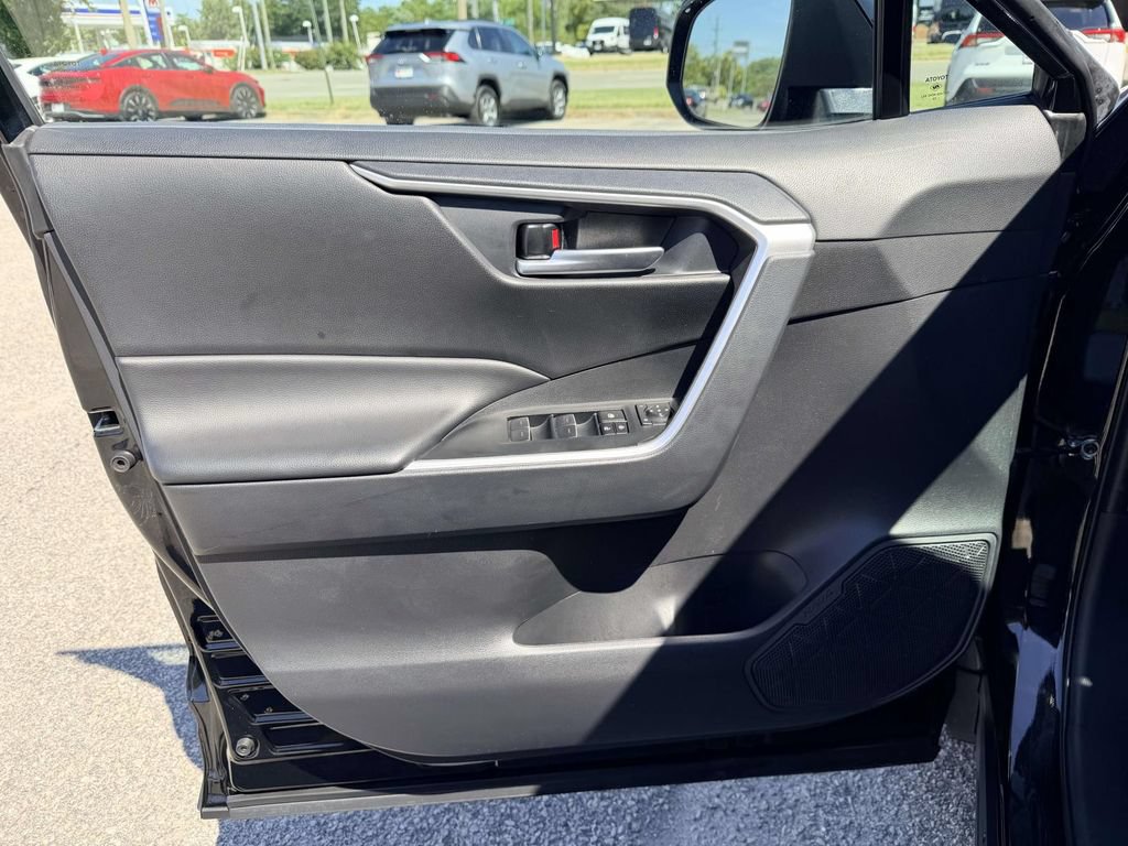 Certified 2025 Toyota RAV4 XLE AWD/4WD image 17