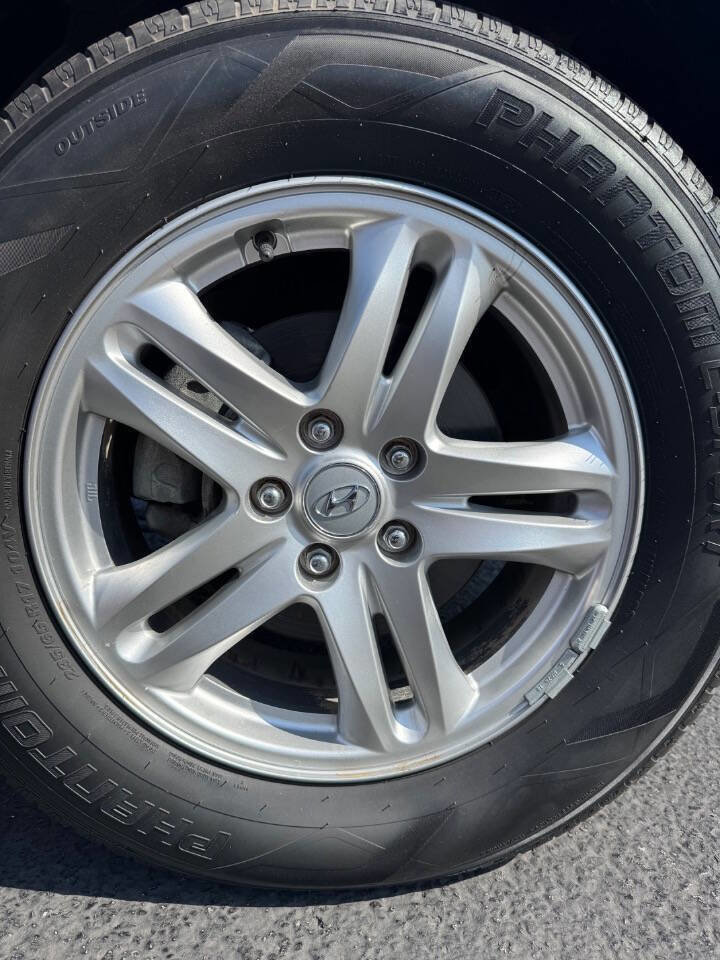 Used 2012 Hyundai Santa Fe GLS image 10