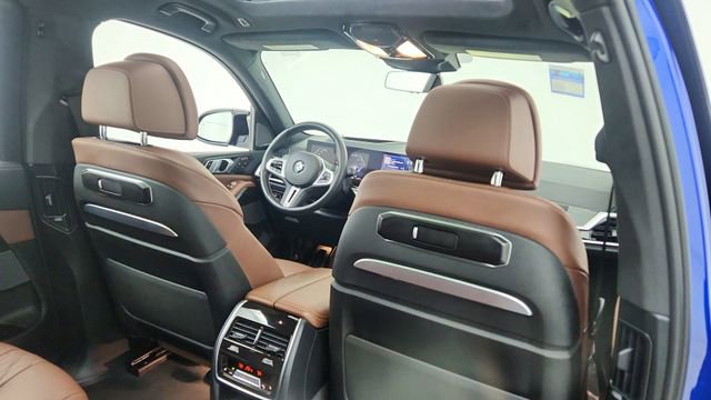 Used 2025 BMW X7 M60i image 28
