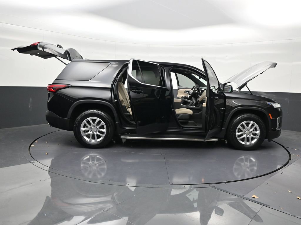 Used 2023 Chevrolet Traverse LS image 39