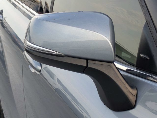 Used 2021 Toyota Highlander XLE AWD/4WD image 10
