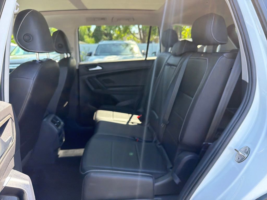 Used 2021 Volkswagen Tiguan SE w/ Panoramic Sunroof Package FWD image 29