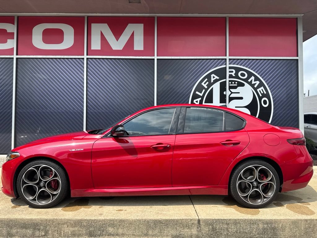 Used 2022 Alfa Romeo Giulia Veloce AWD/4WD image 15