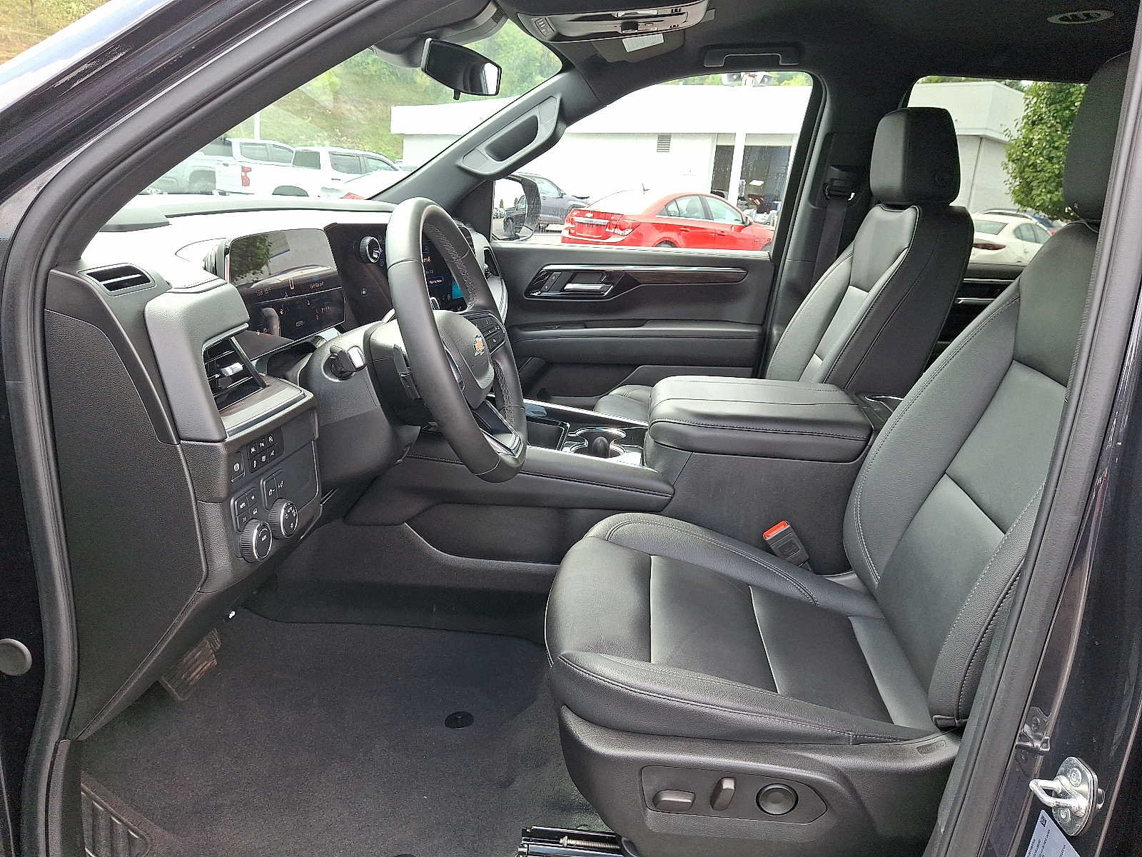 Used 2025 Chevrolet Tahoe LT AWD/4WD image 13