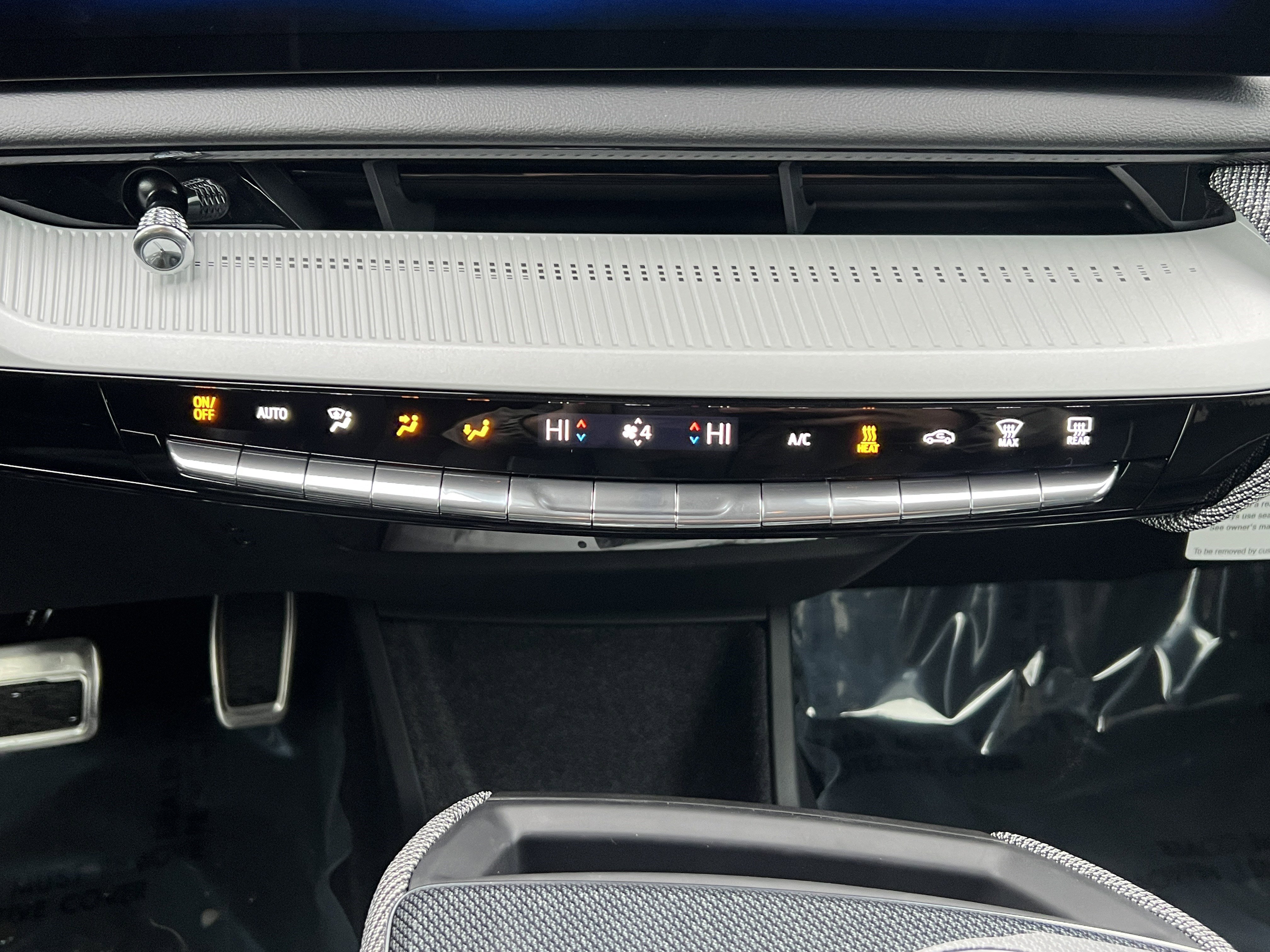 New 2026 Cadillac Optiq Luxury 2 image 31