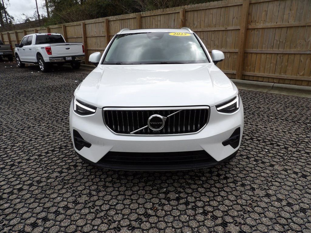Certified 2025 Volvo XC40 B5 Plus w/ Protection Package Premier AWD/4WD image 3