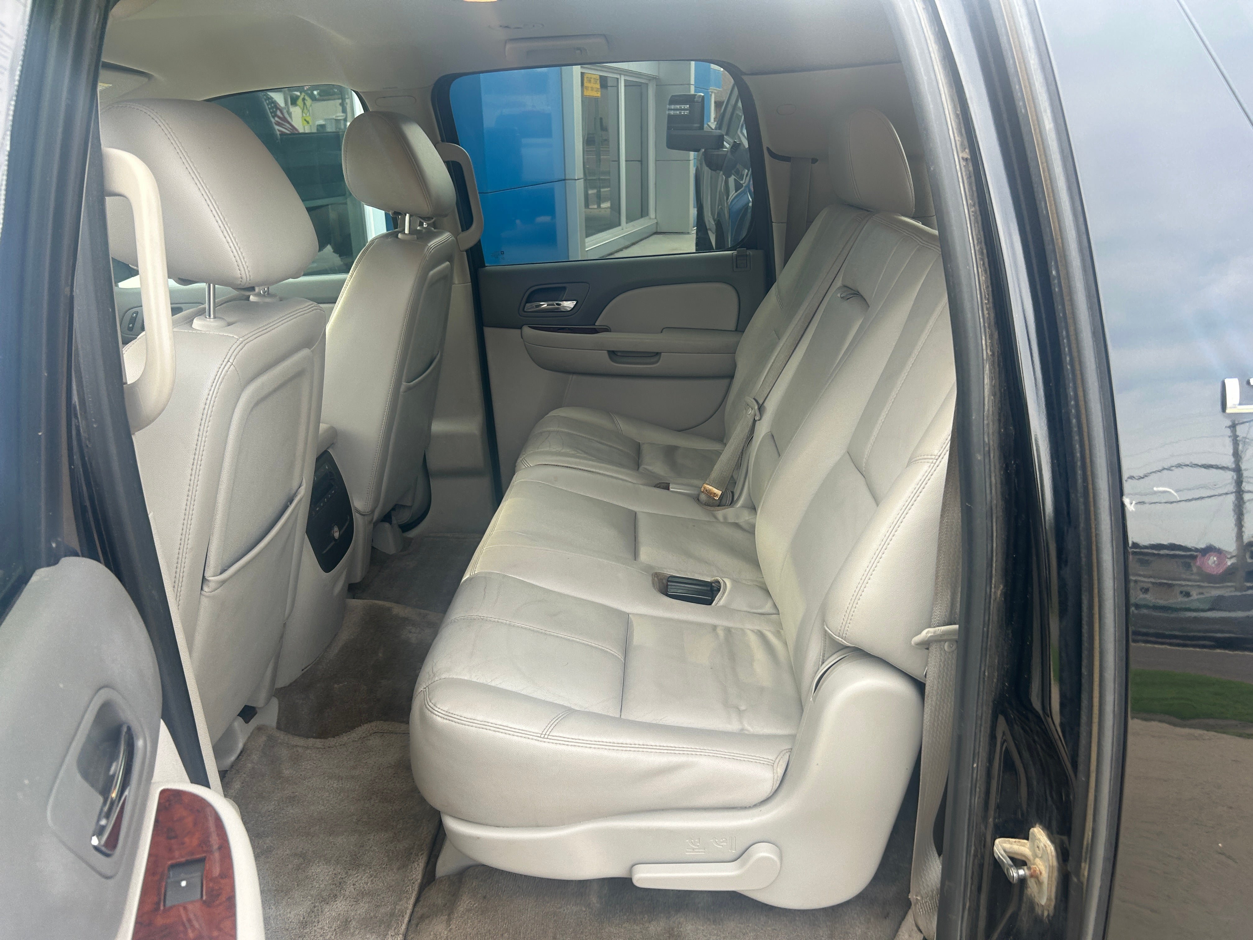Used 2012 Chevrolet Suburban LT w/ Luxury Package AWD/4WD image 29