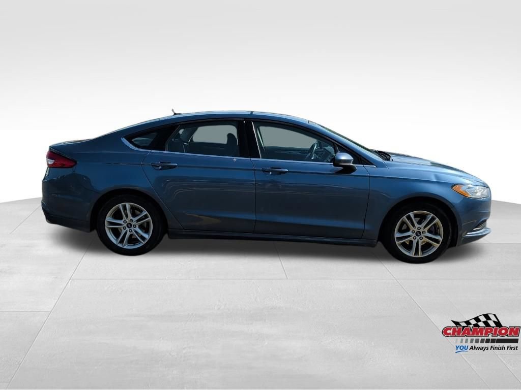 Used 2018 Ford Fusion SE w/ Fusion SE Technology Package FWD image 6