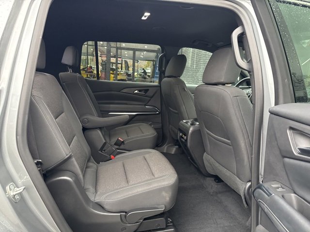 Used 2025 Chevrolet Traverse LT image 12