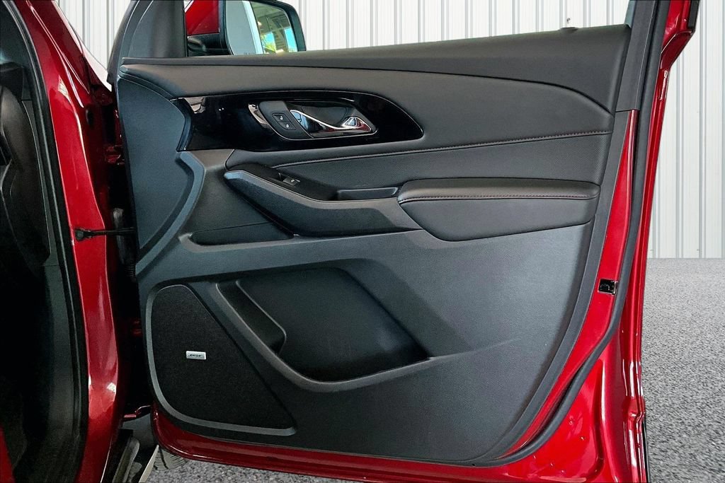 Used 2023 Chevrolet Traverse RS AWD/4WD image 19