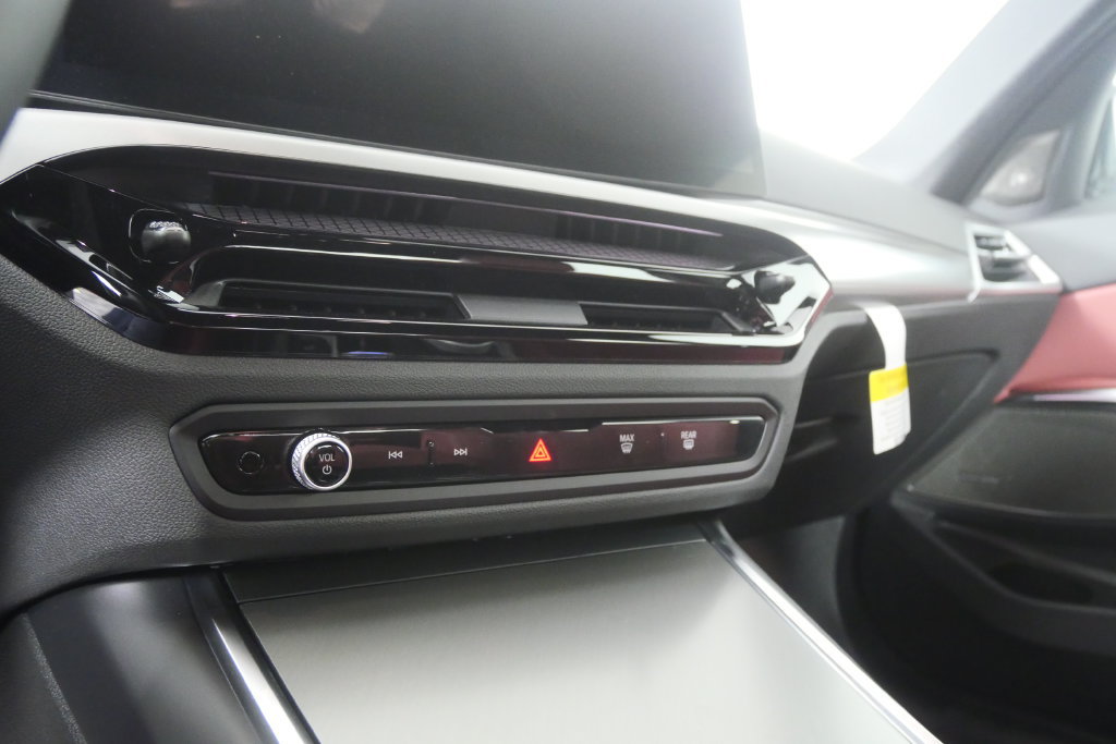 New 2026 BMW 330i Sedan w/ M Sport Package RWD image 18