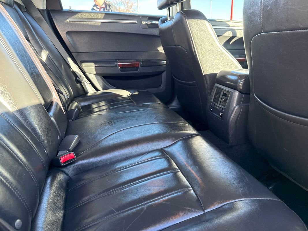 Used 2010 Chrysler 300 C w/ Luxury Group II image 15