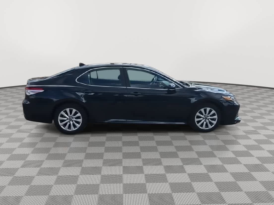 Used 2020 Toyota Camry LE w/ Convenience Package FWD image 9