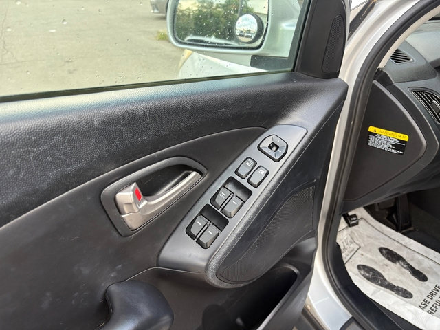 Used 2012 Hyundai Tucson Limited FWD image 10