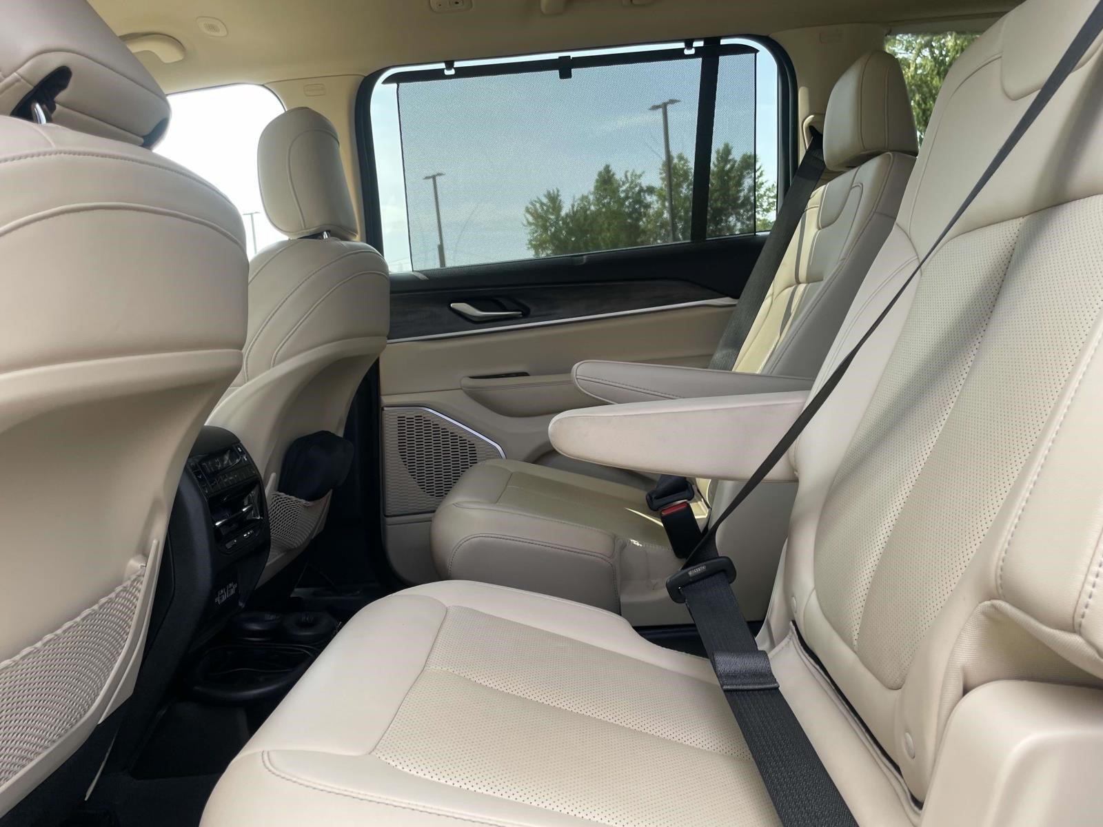 Used 2022 Jeep Grand Cherokee L Limited w/ Luxury Tech Group II AWD/4WD image 9